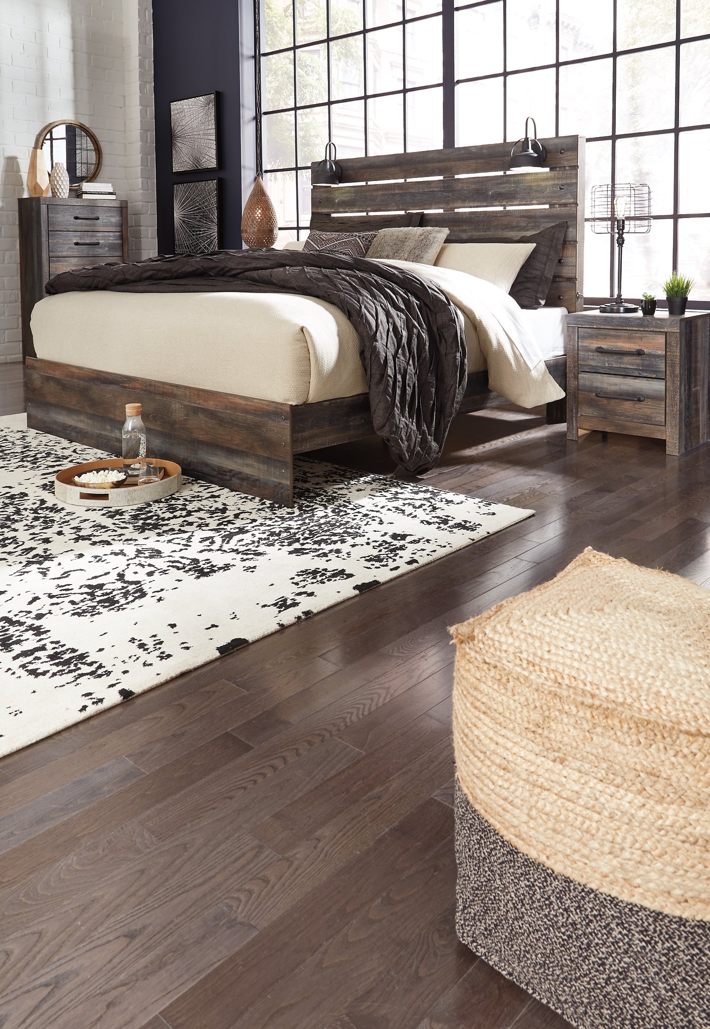 Drystan King Panel Bed with Mirrored Dresser and 2 Nightstands Rent Wise Rent To Own Jacksonville, Florida