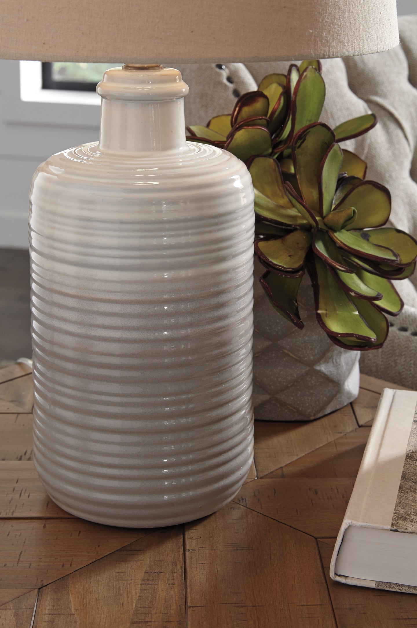 Marnina Ceramic Table Lamp (2/CN) Rent Wise Rent To Own Jacksonville, Florida