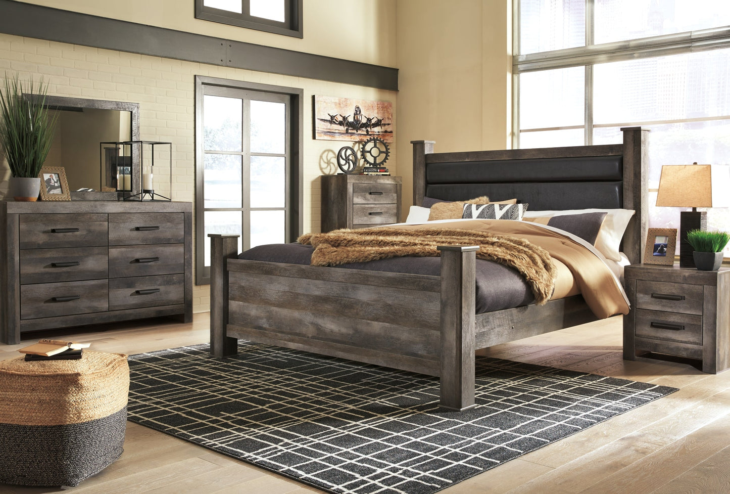 Wynnlow King Poster Bed with Mirrored Dresser Rent Wise Rent To Own Jacksonville, Florida