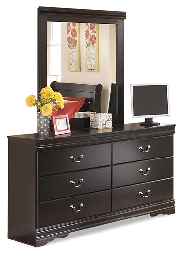 Huey Vineyard Sleigh Bed With Mirrored Dresser And 2 Nightstands