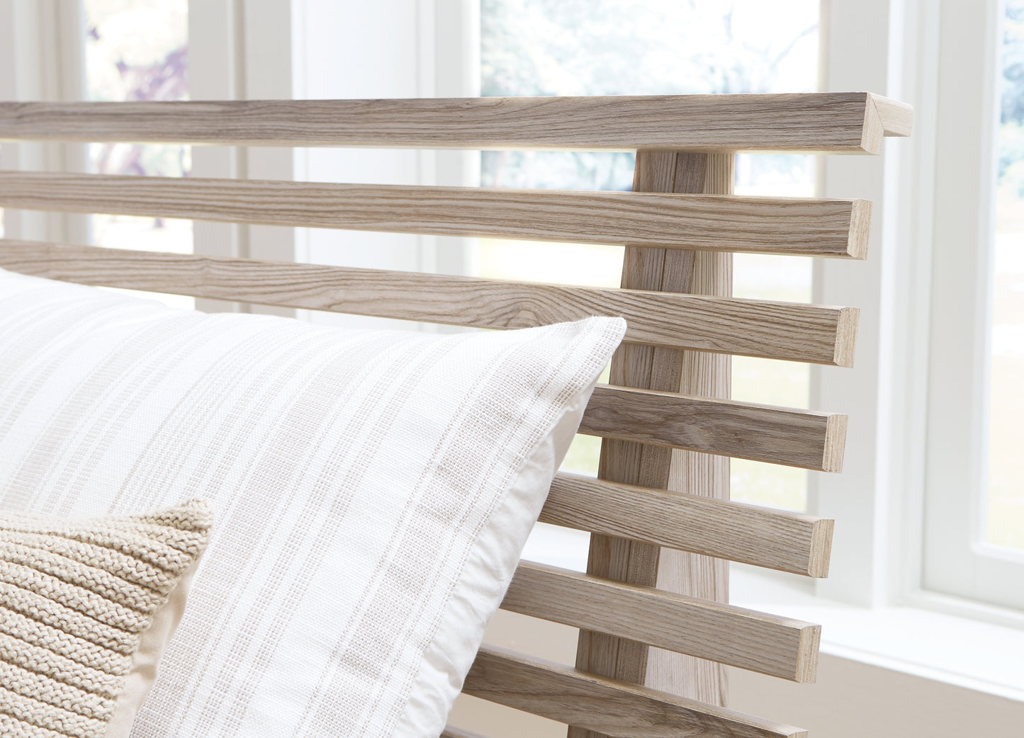 Hasbrick Panel Headboard With Mirrored Dresser