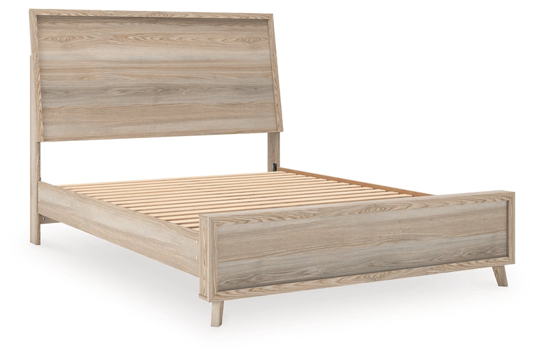Hasbrick Panel Bed With Mirrored Dresser And 2 Nightstands