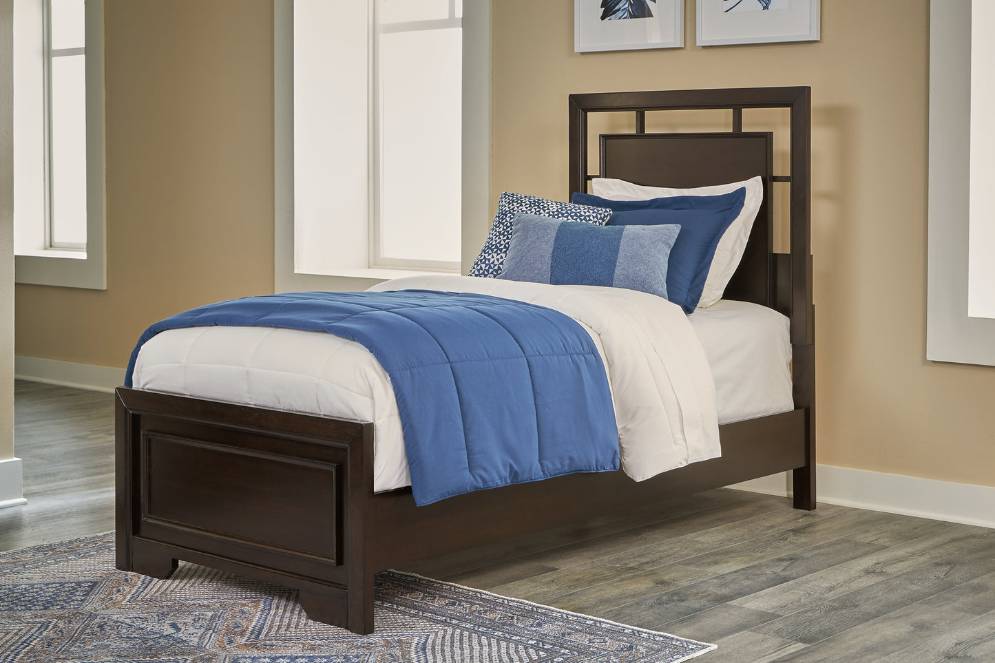 Covetown Panel Bed With Mirrored Dresser, Chest And 2 Nightstands