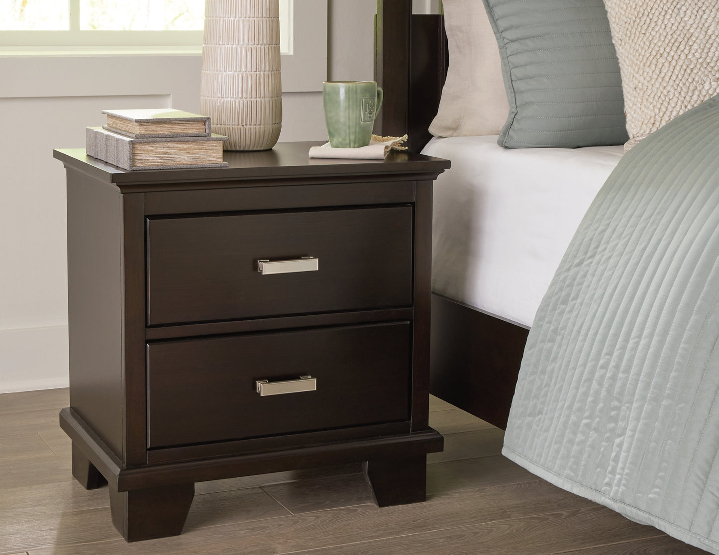 Covetown Panel Bed With Mirrored Dresser And Nightstand