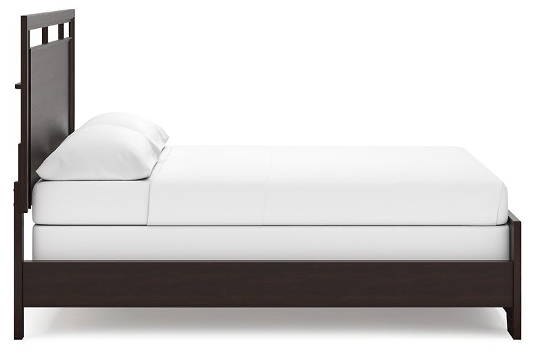 Covetown California Panel Bed With Mirrored Dresser
