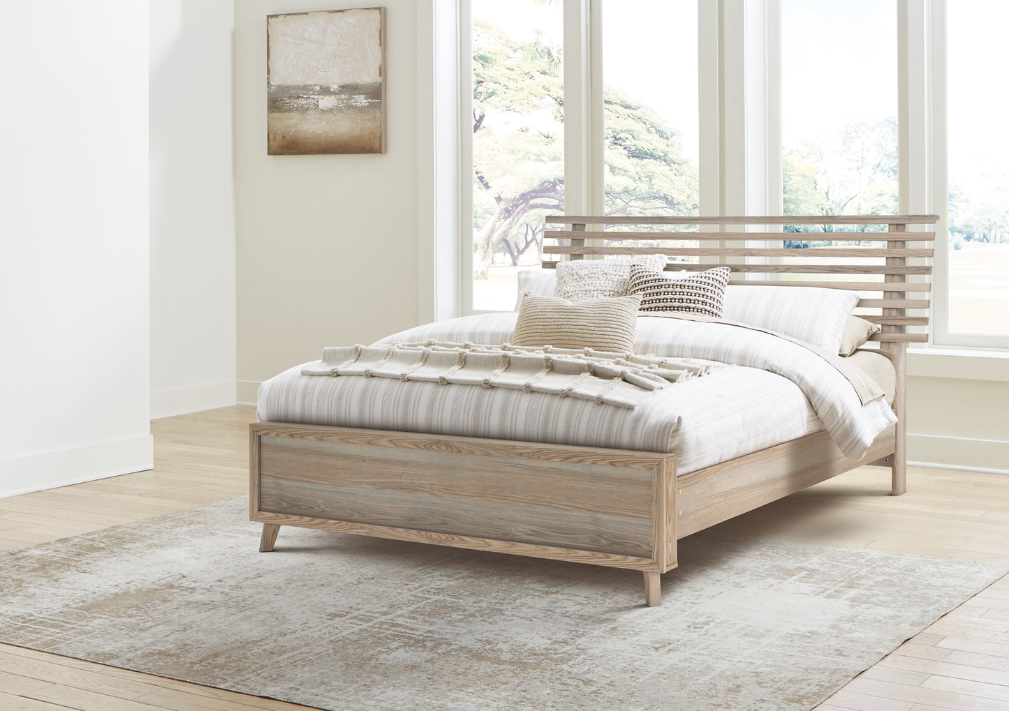 Hasbrick Panel Bed With Mirrored Dresser