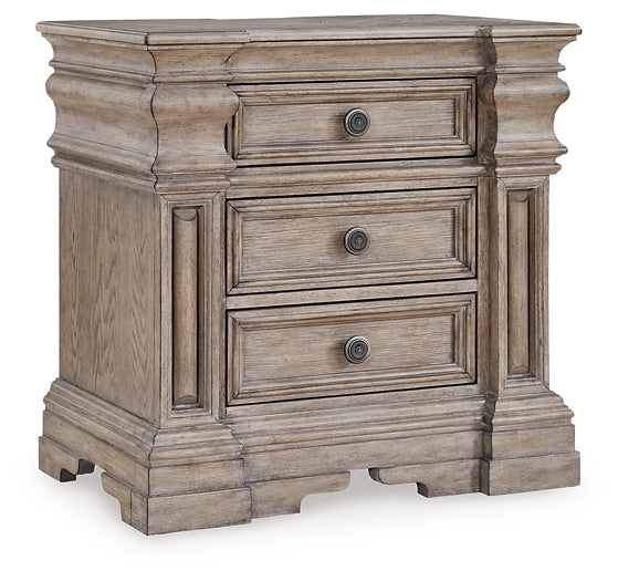 Blairhurst Panel Bed With Mirrored Dresser And Nightstand