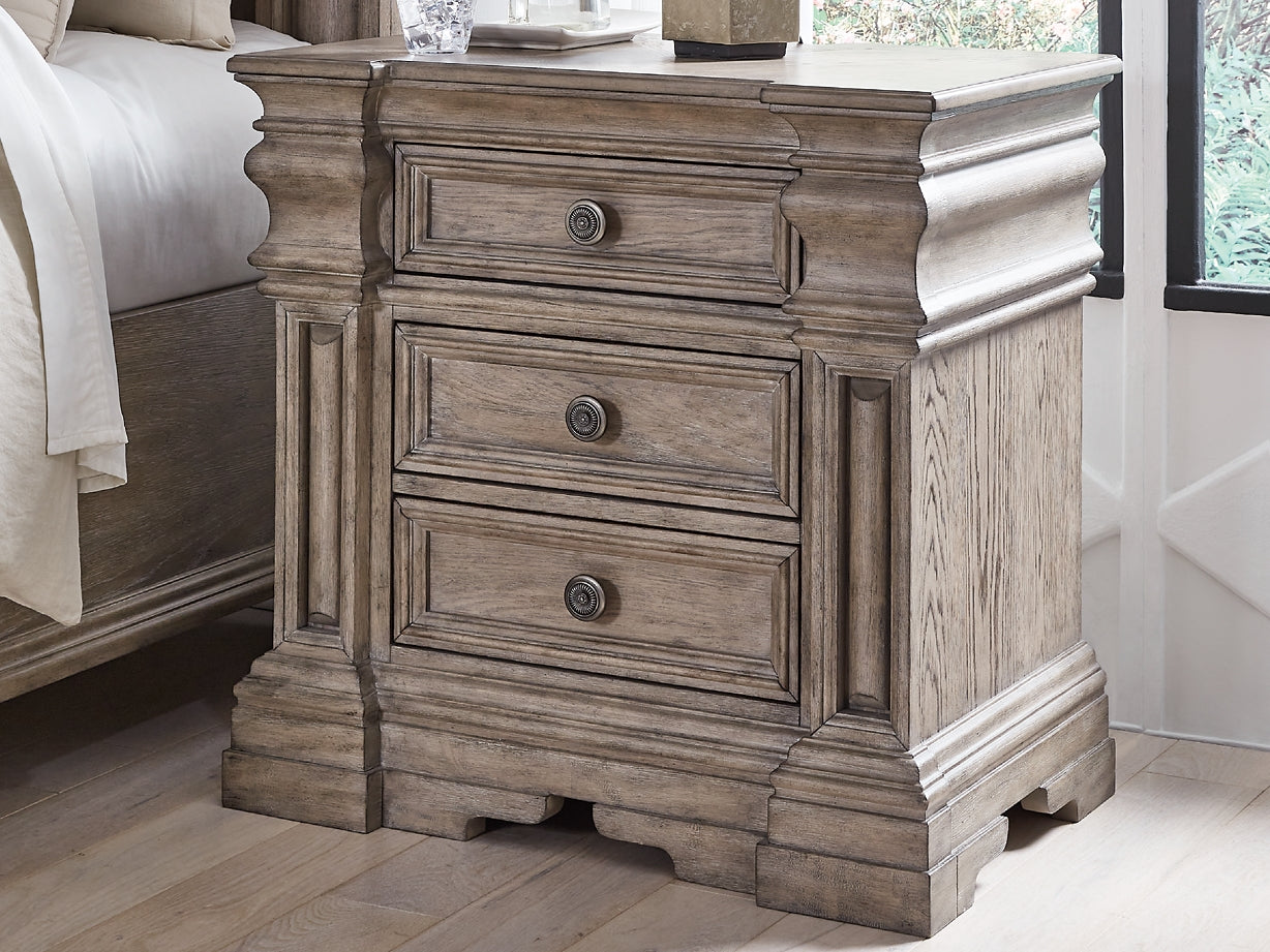 Blairhurst Panel Bed With Mirrored Dresser And Nightstand