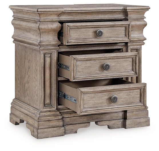 Blairhurst Panel Bed With Mirrored Dresser, Chest And 2 Nightstands
