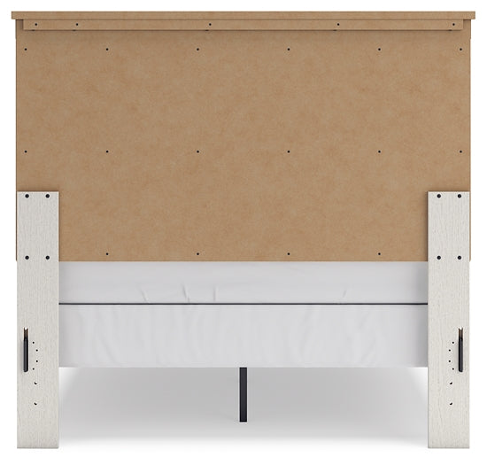 Linnocreek Panel Bed With Mirrored Dresser