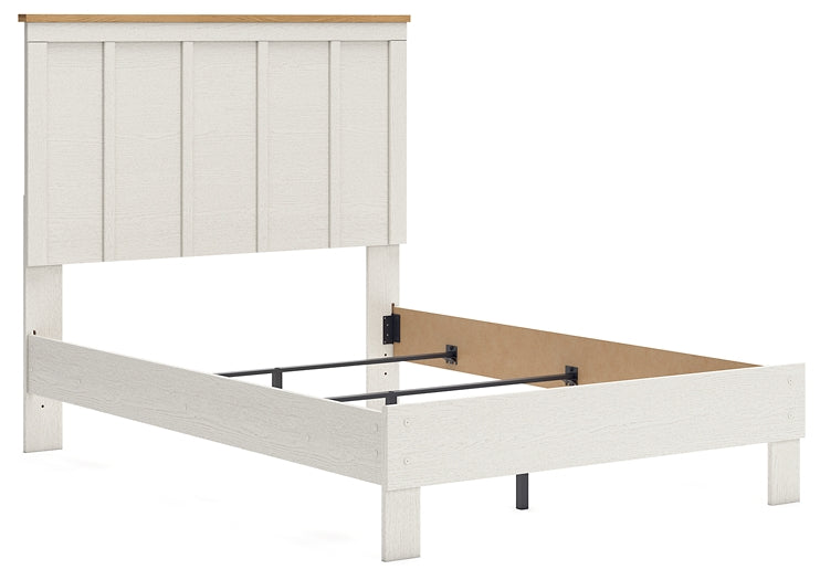 Linnocreek Panel Bed With Mirrored Dresser