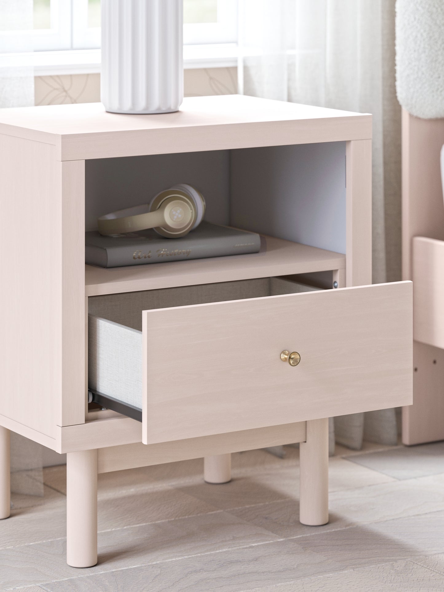 Wistenpine Upholstered Panel Bed With Mirrored Dresser, Chest And 2 Nightstands
