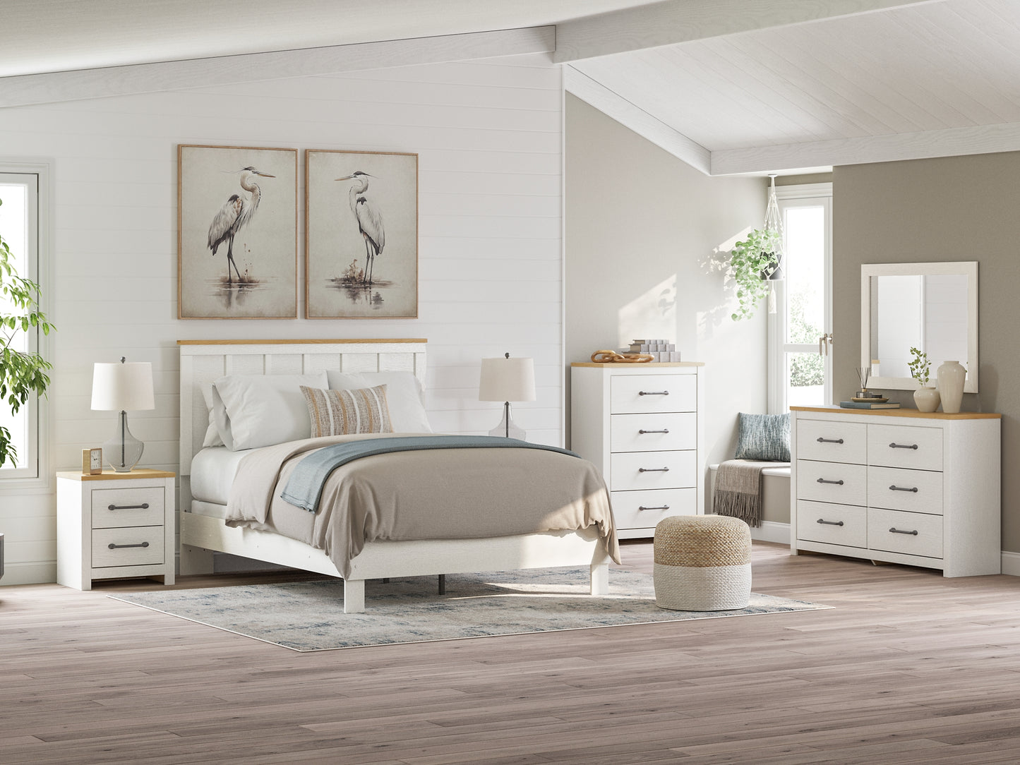 Linnocreek Panel Bed With Mirrored Dresser