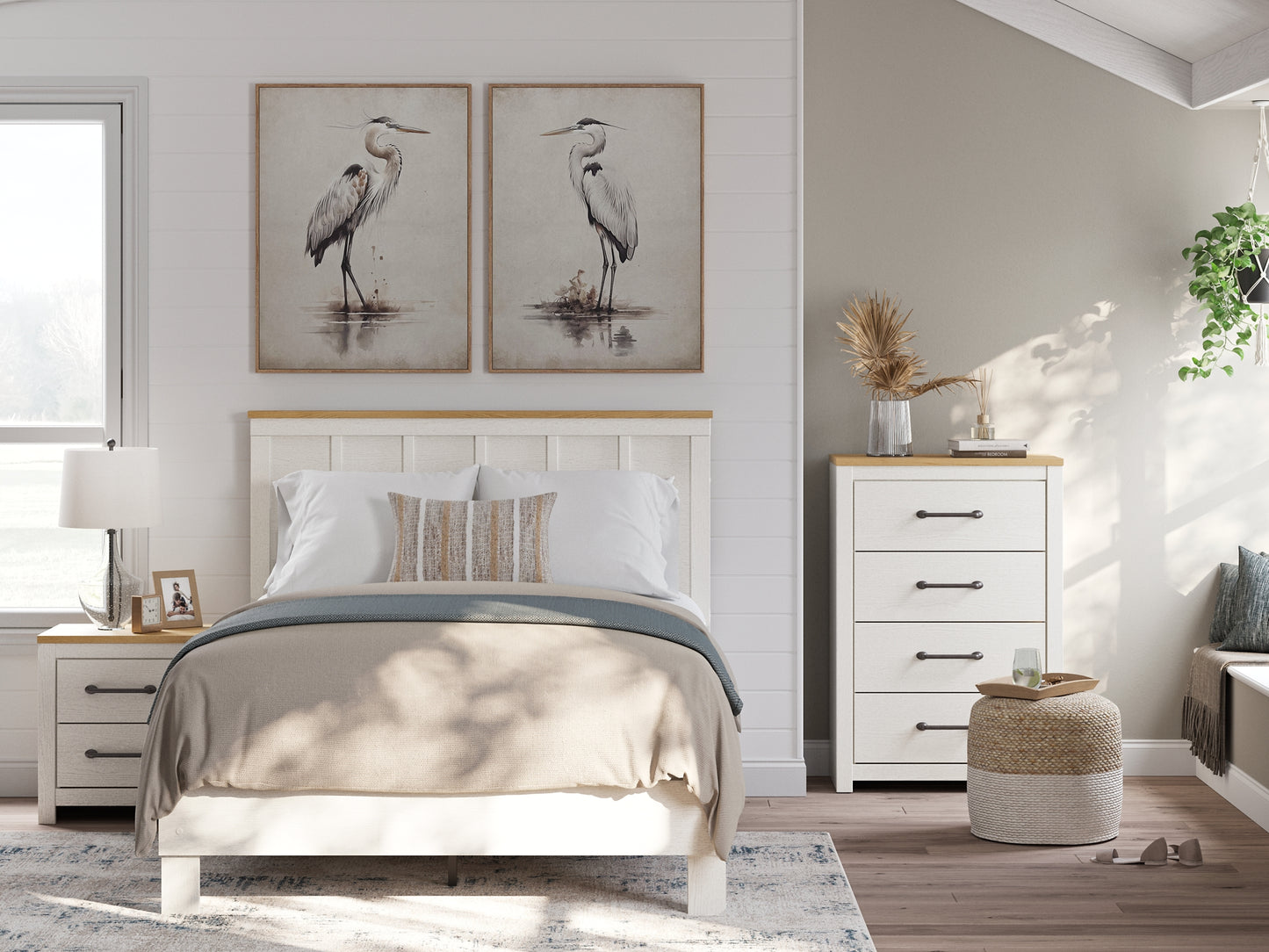 Linnocreek Panel Bed With Mirrored Dresser