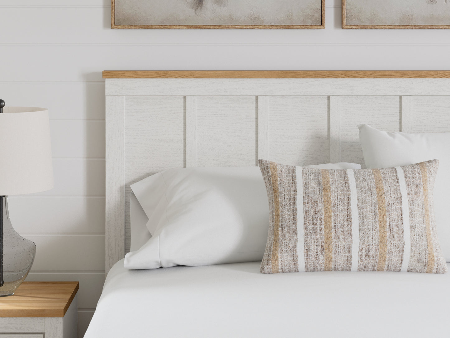 Linnocreek Panel Bed With Mirrored Dresser