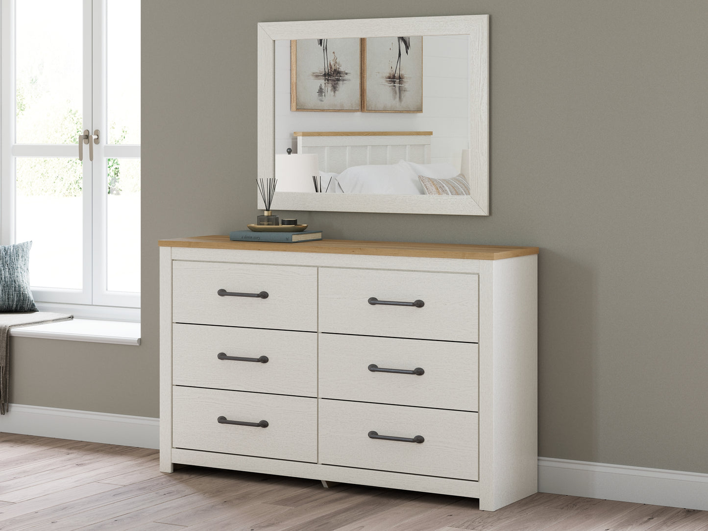 Linnocreek Panel Bed With Mirrored Dresser