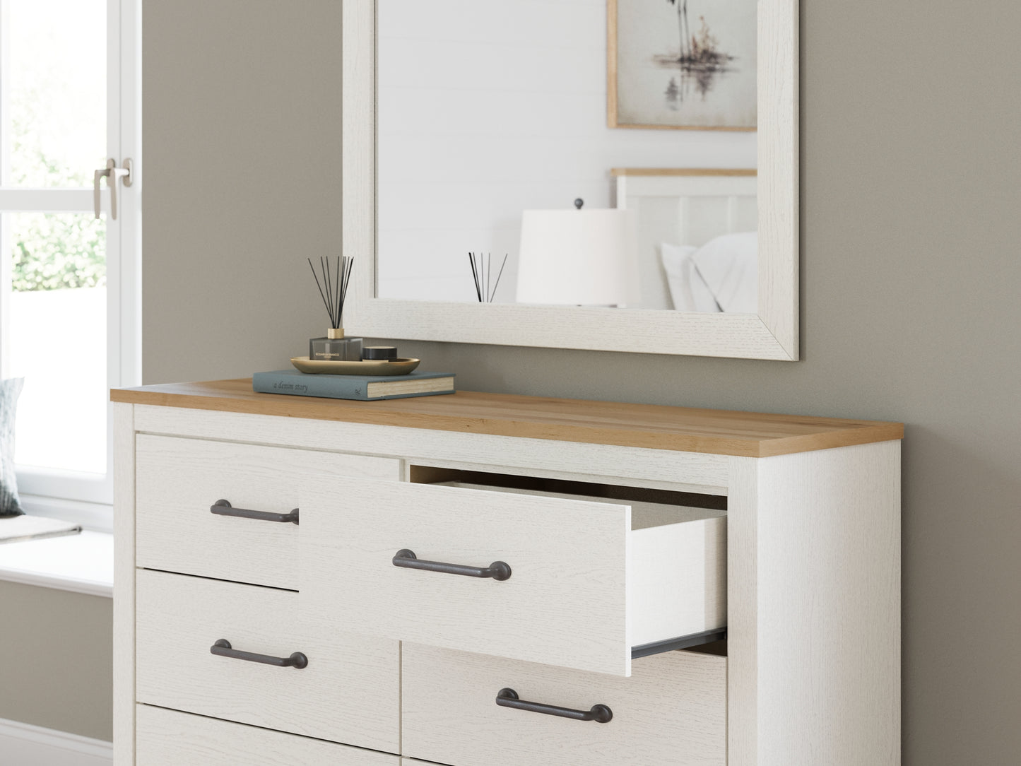 Linnocreek Panel Bed With Mirrored Dresser