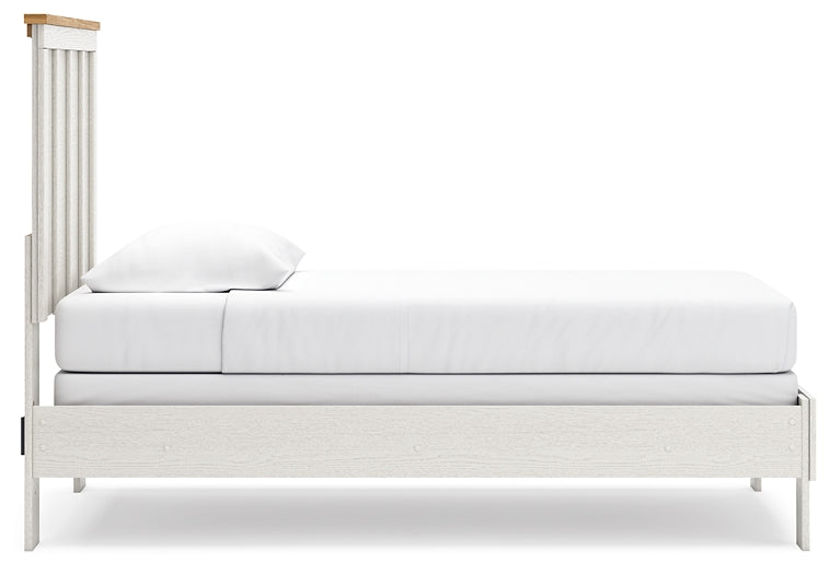 Linnocreek Panel Bed With Mirrored Dresser