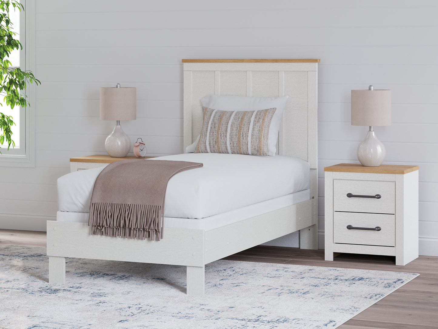 Linnocreek Panel Bed With Mirrored Dresser
