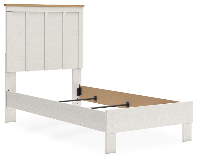 Linnocreek Panel Bed With Mirrored Dresser, Chest And Nightstand