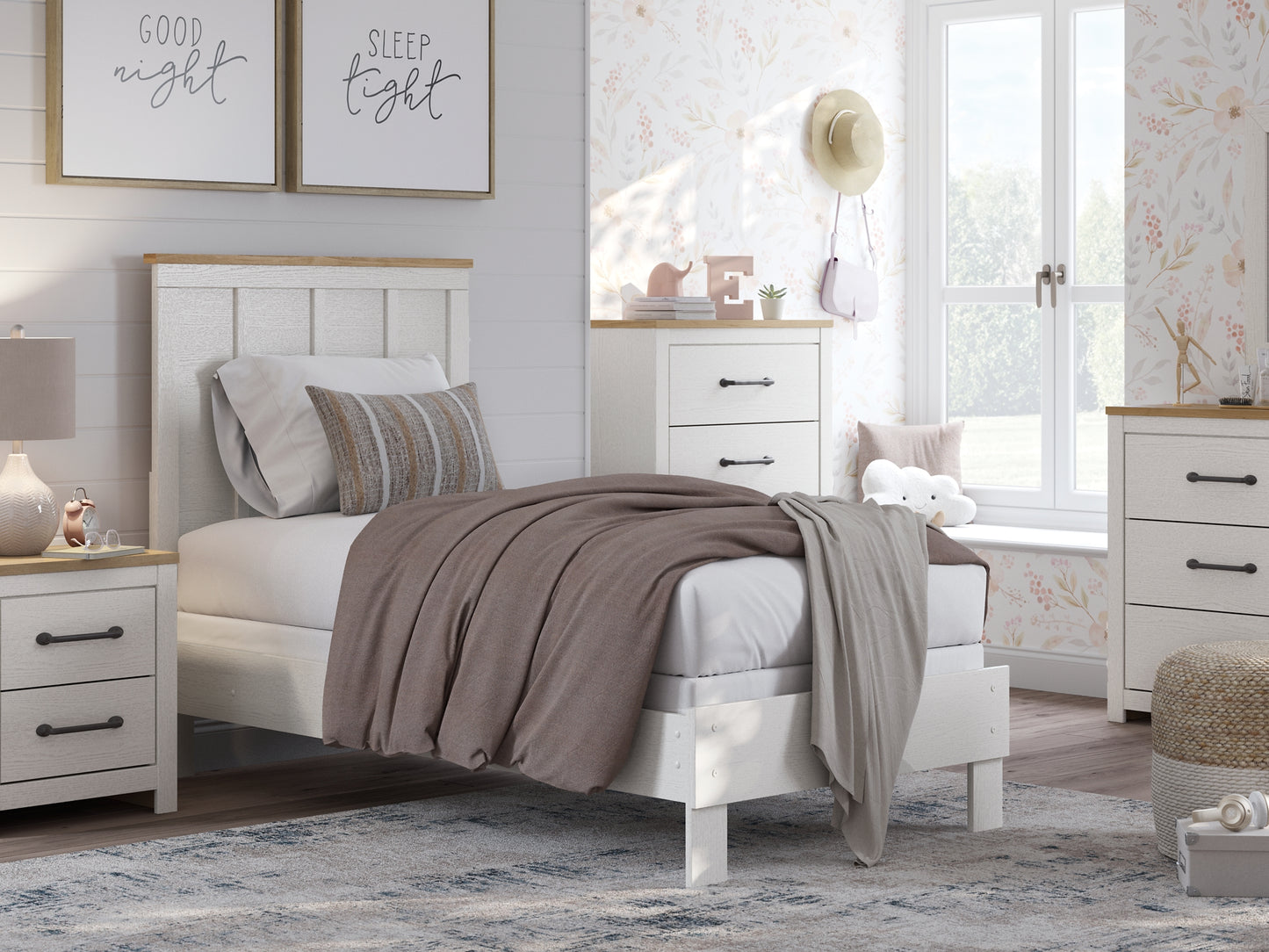 Linnocreek Panel Bed With Storage With Mirrored Dresser And Chest