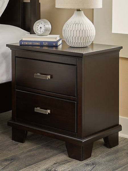 Covetown Panel Bed With Mirrored Dresser, Chest And Nightstand