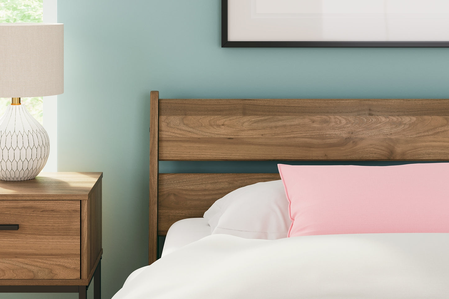 Deanlow Panel Headboard With Dresser And Nightstand