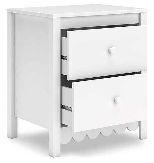 Hallityn Panel Headboard With Dresser And Nightstand