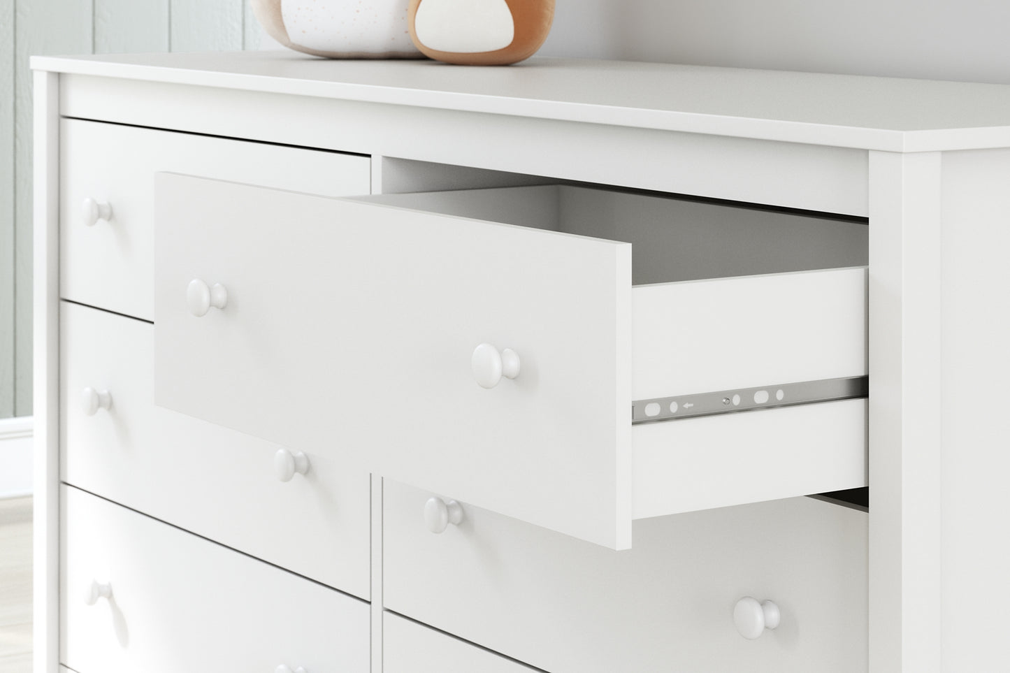 Hallityn Panel Headboard With Dresser And Nightstand