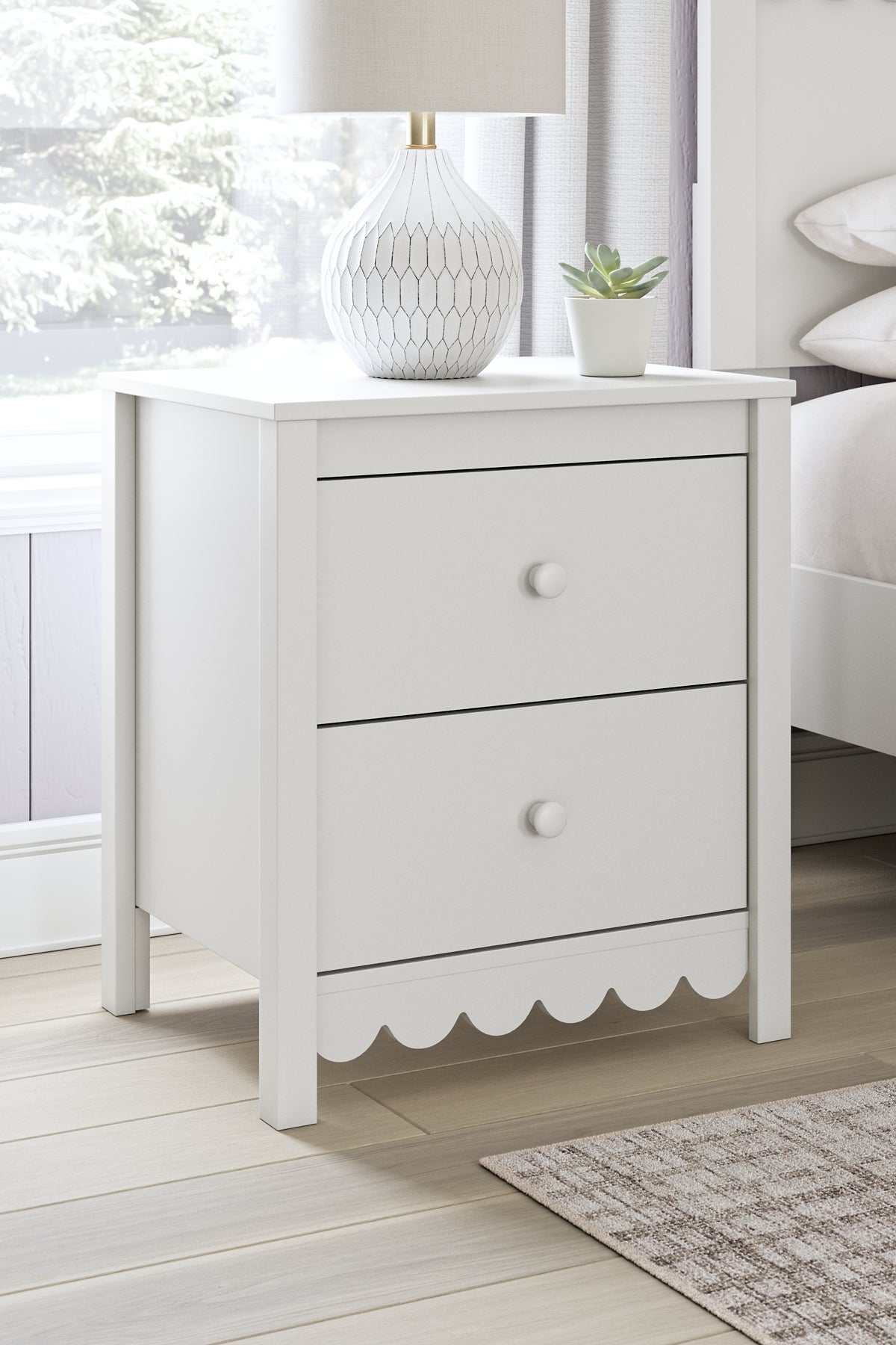 Hallityn Panel Headboard With Dresser And Nightstand