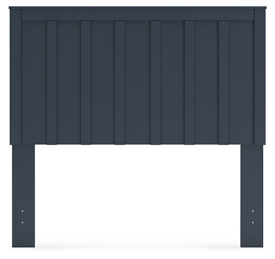 Simmenfort Panel Headboard With Dresser, Chest And Nightstand