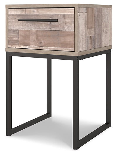 Neilsville Platform Bed With Dresser, Chest And Nightstand