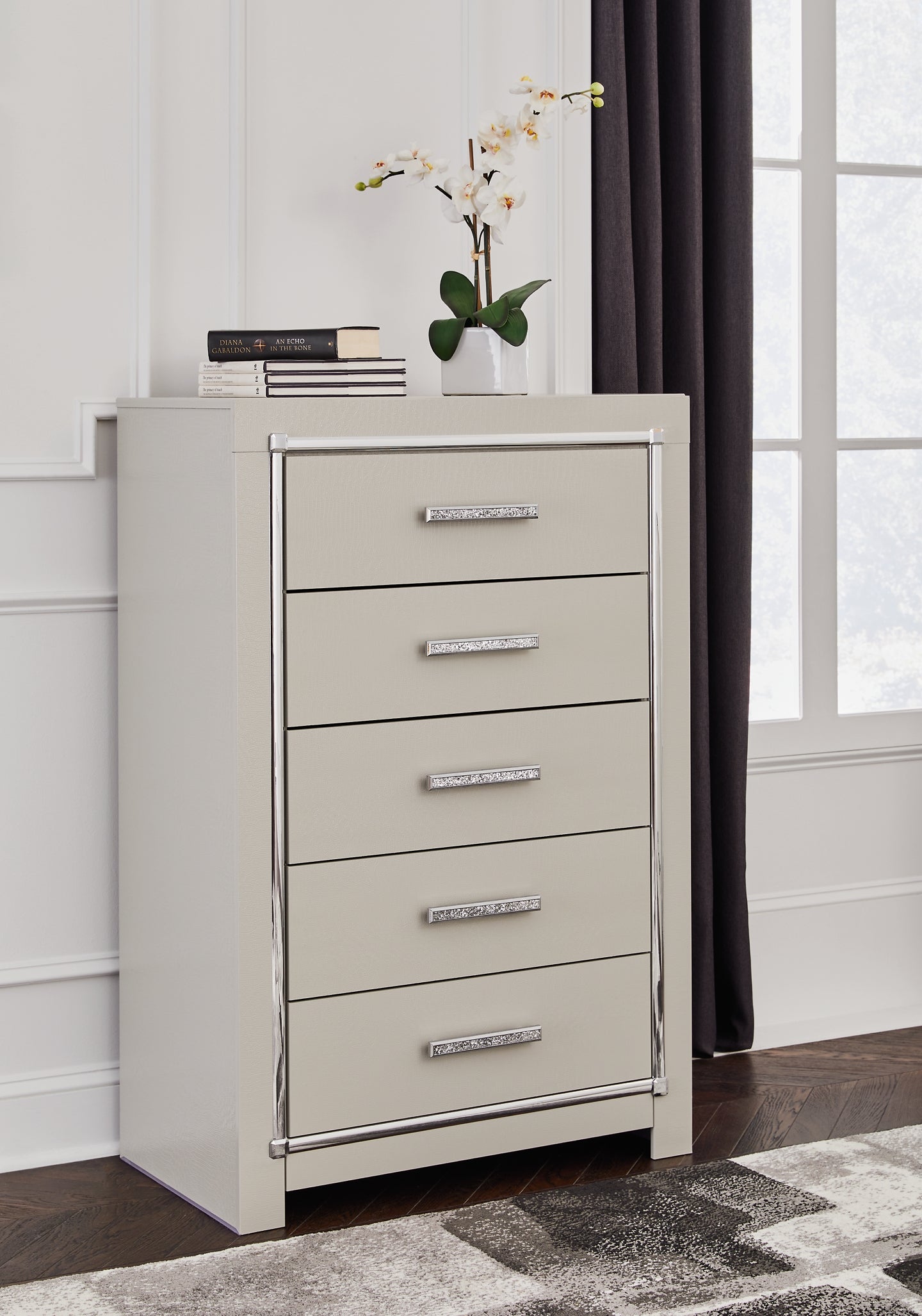 Zyniden Upholstered Panel Headboard With Mirrored Dresser And Chest