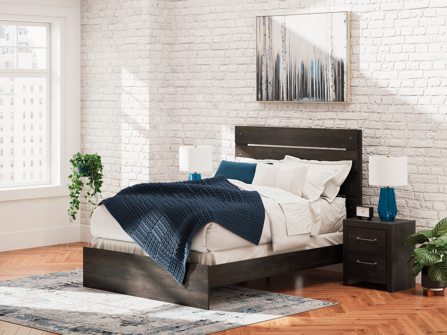 Hollivern Panel Bed With Mirrored Dresser