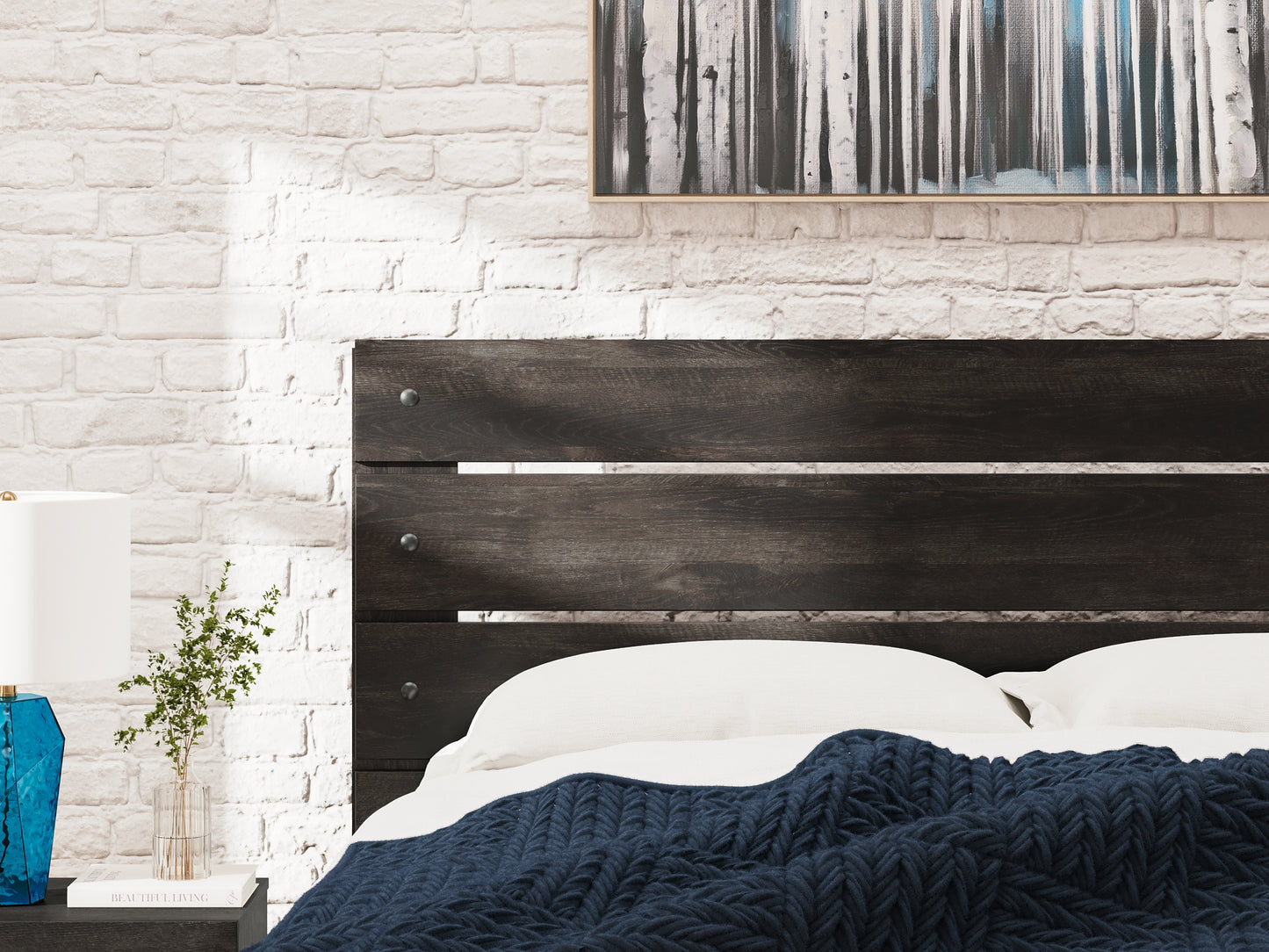 Hollivern Panel Bed With Mirrored Dresser And Nightstand