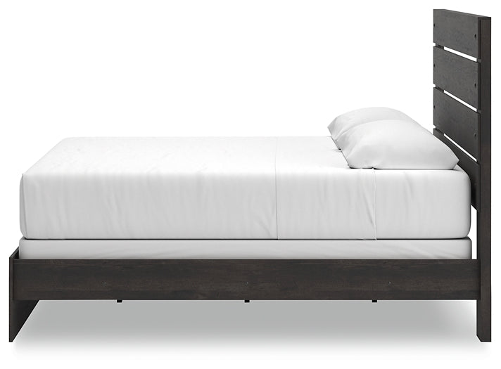 Hollivern Panel Bed With Mirrored Dresser And Chest