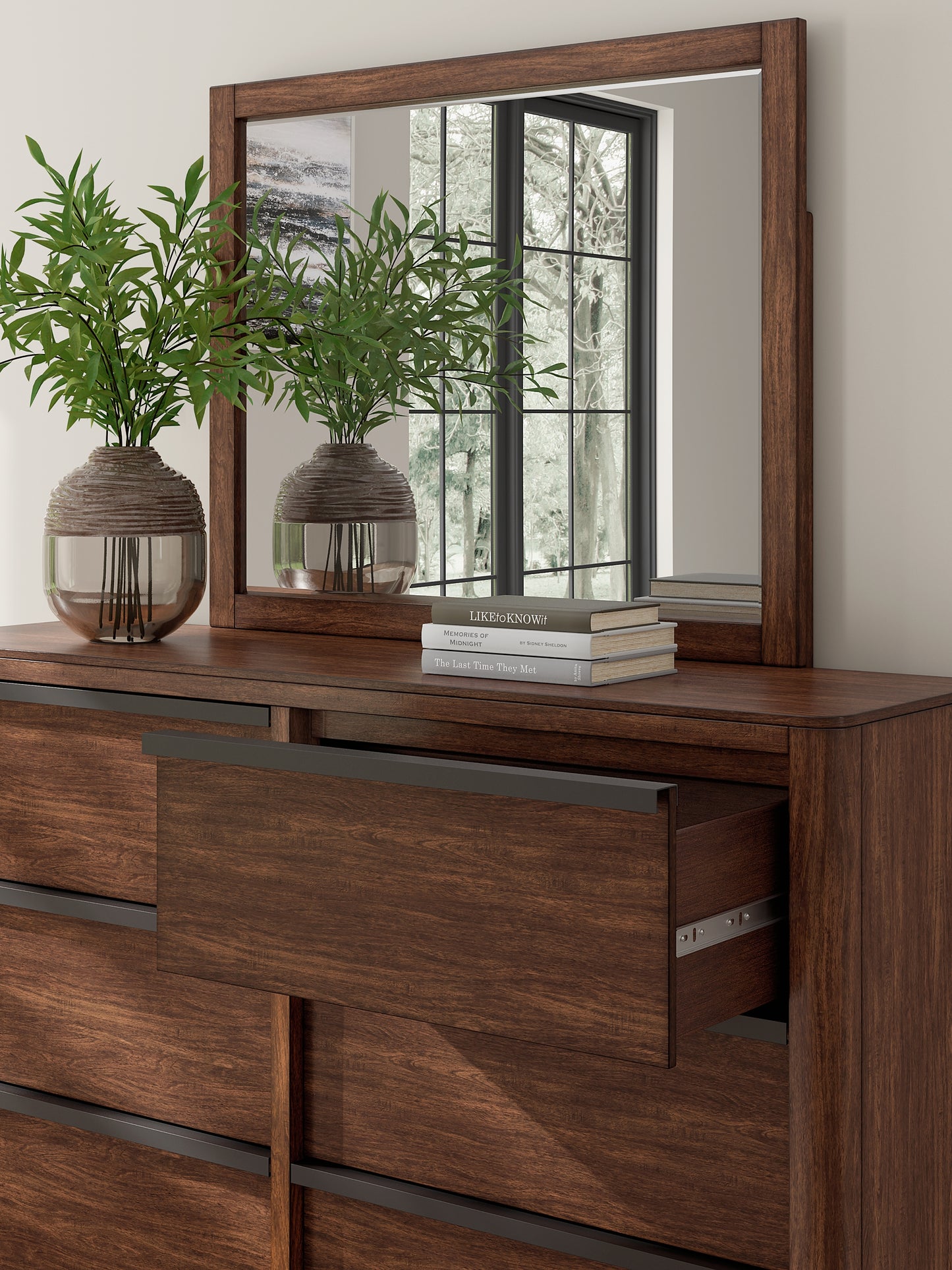 Dilenno California Canopy Bed With Mirrored Dresser And Chest