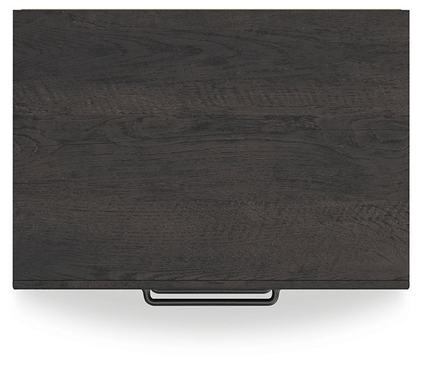 Hollivern Panel Bed With Mirrored Dresser And Nightstand