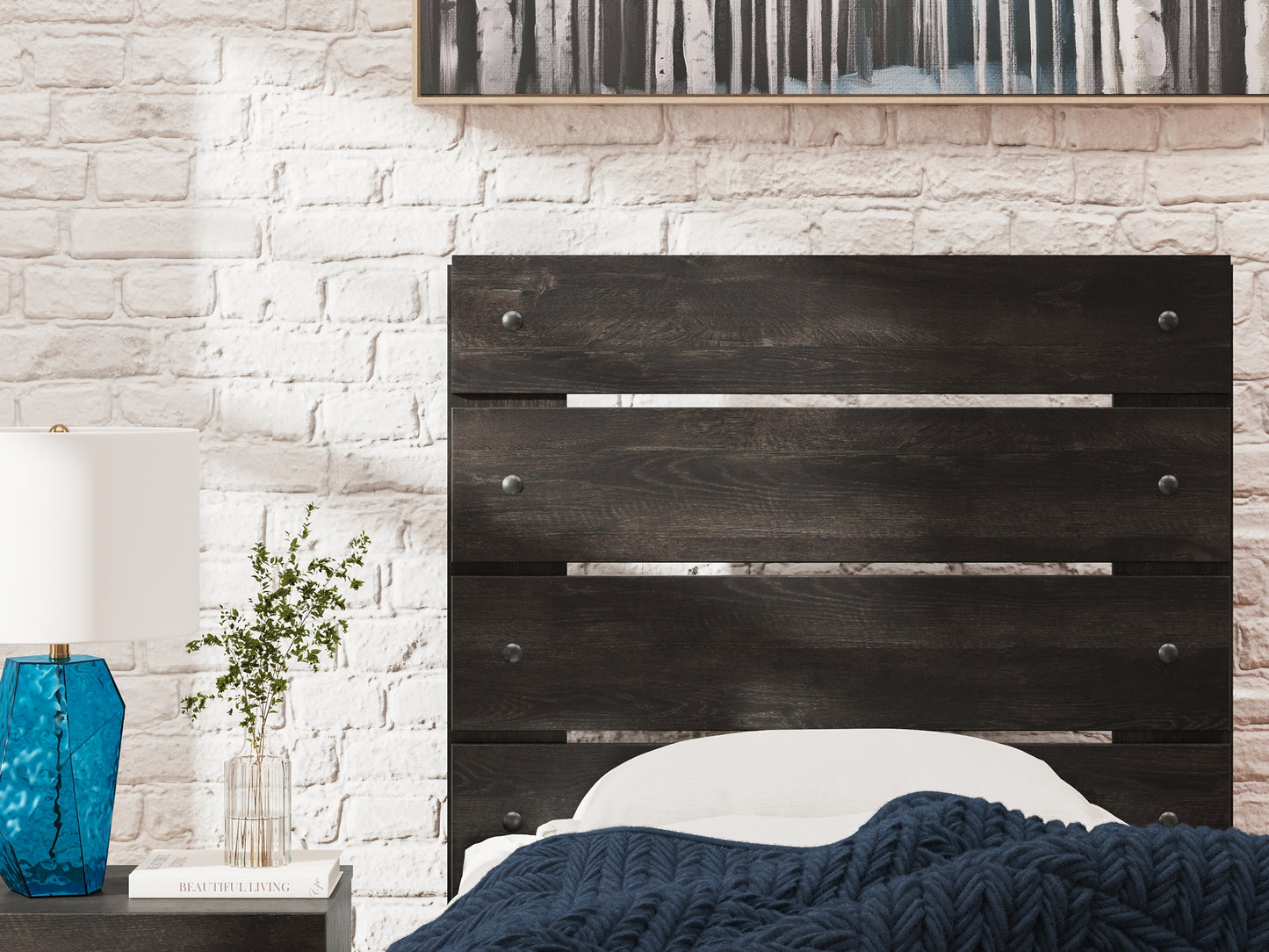 Hollivern Panel Bed With Mirrored Dresser And Nightstand