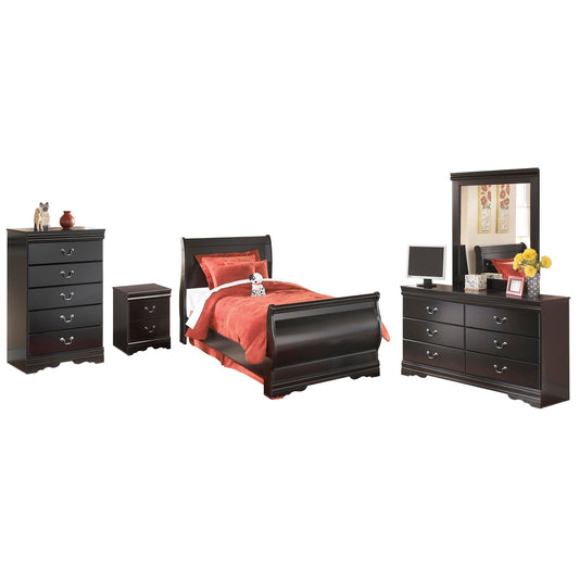 Huey Vineyard Sleigh Bed With Mirrored Dresser, Chest And Nightstand