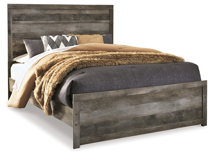 Wynnlow Panel Bed With Mirrored Dresser And Nightstand