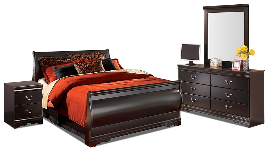 Huey Vineyard Sleigh Bed With Mirrored Dresser And Nightstand