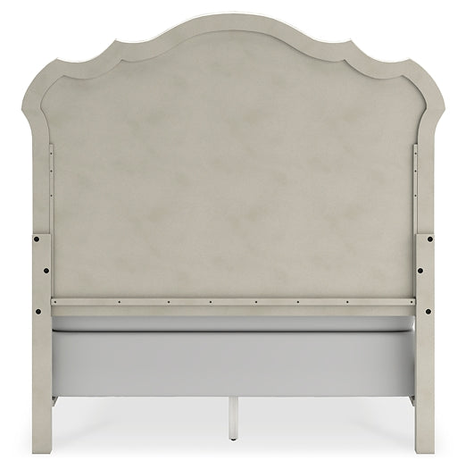 Arlendyne Upholstered Bed With Mirrored Dresser
