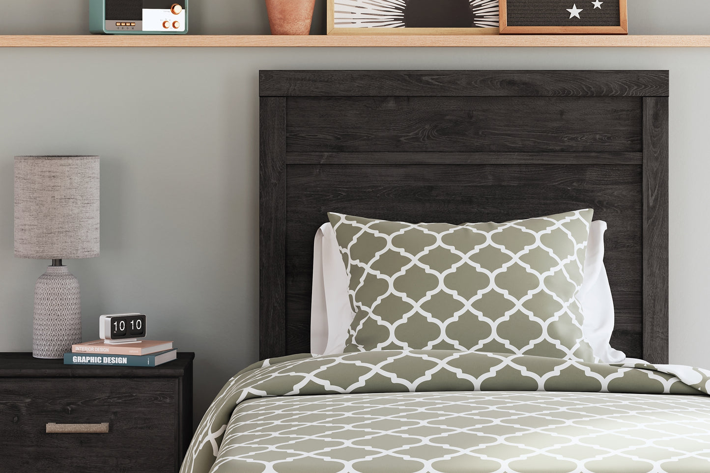 Belachime Panel Bed With Mirrored Dresser, Chest And 2 Nightstands