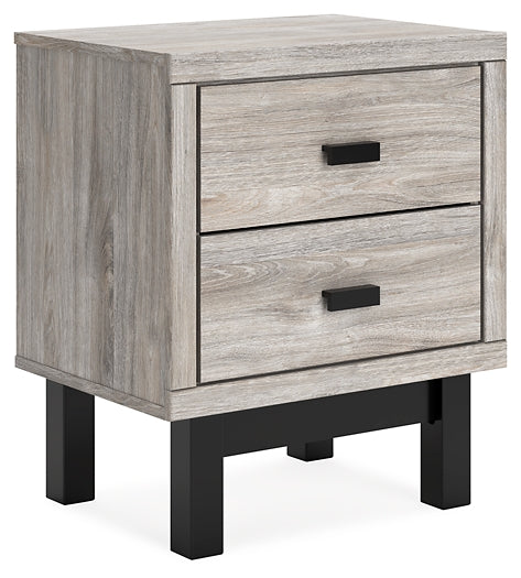 Vessalli Panel Bed With Mirrored Dresser, Chest And 2 Nightstands