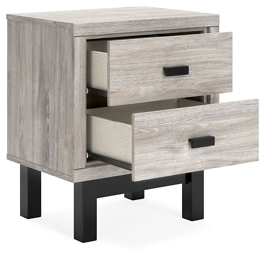 Vessalli Panel Bed With Mirrored Dresser, Chest And 2 Nightstands
