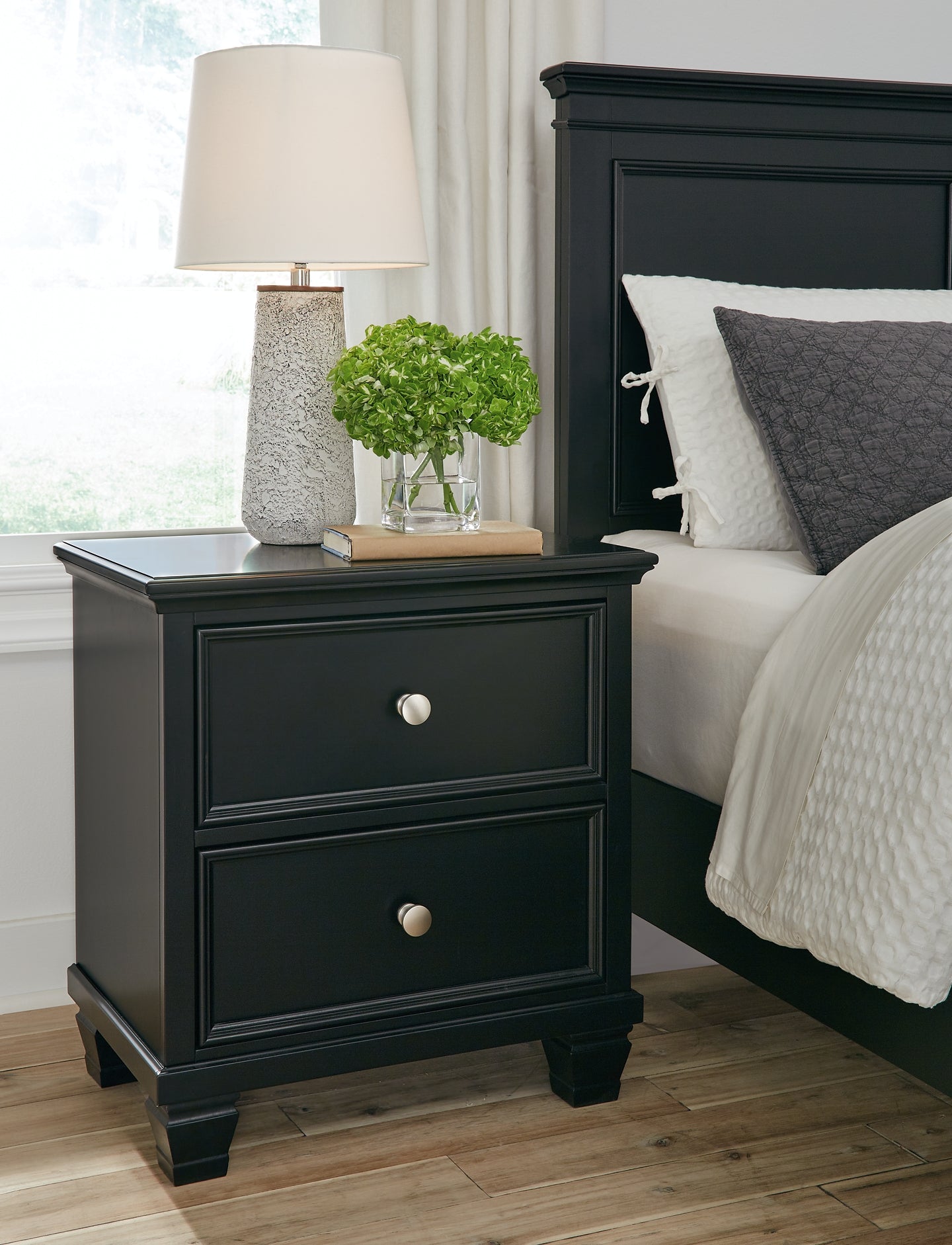 Lanolee Panel Bed With Mirrored Dresser And Nightstand