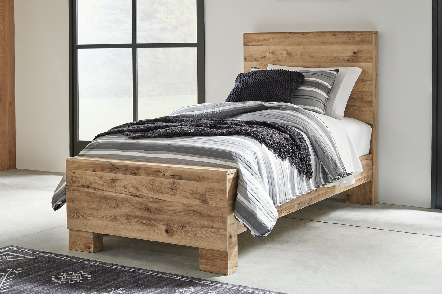 Hyanna Panel Bed With Mirrored Dresser, Chest And Nightstand