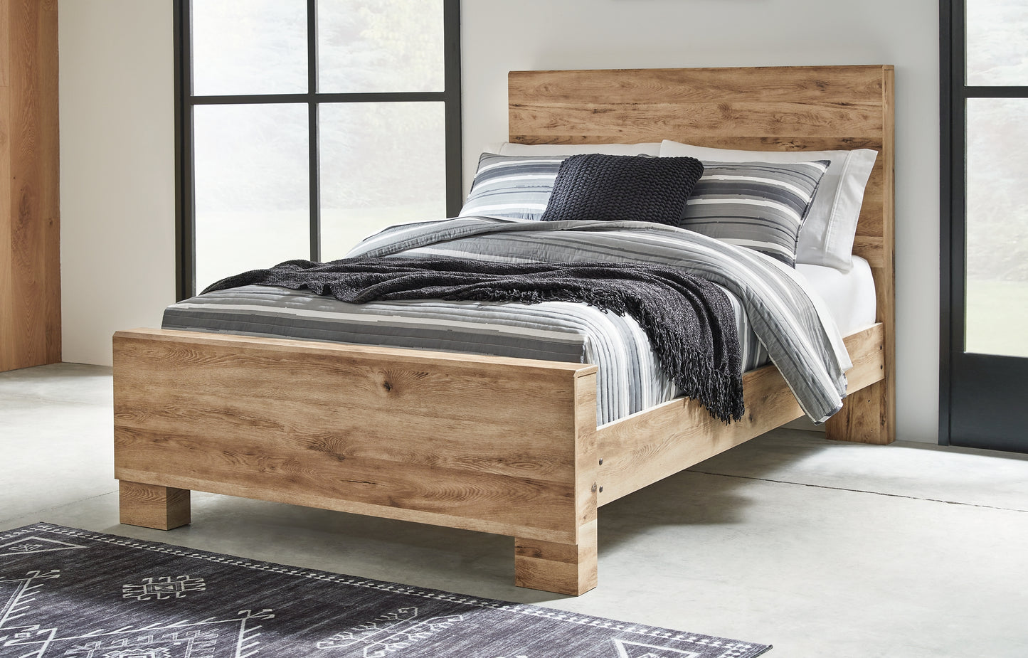Hyanna Panel Bed With Mirrored Dresser And 2 Nightstands