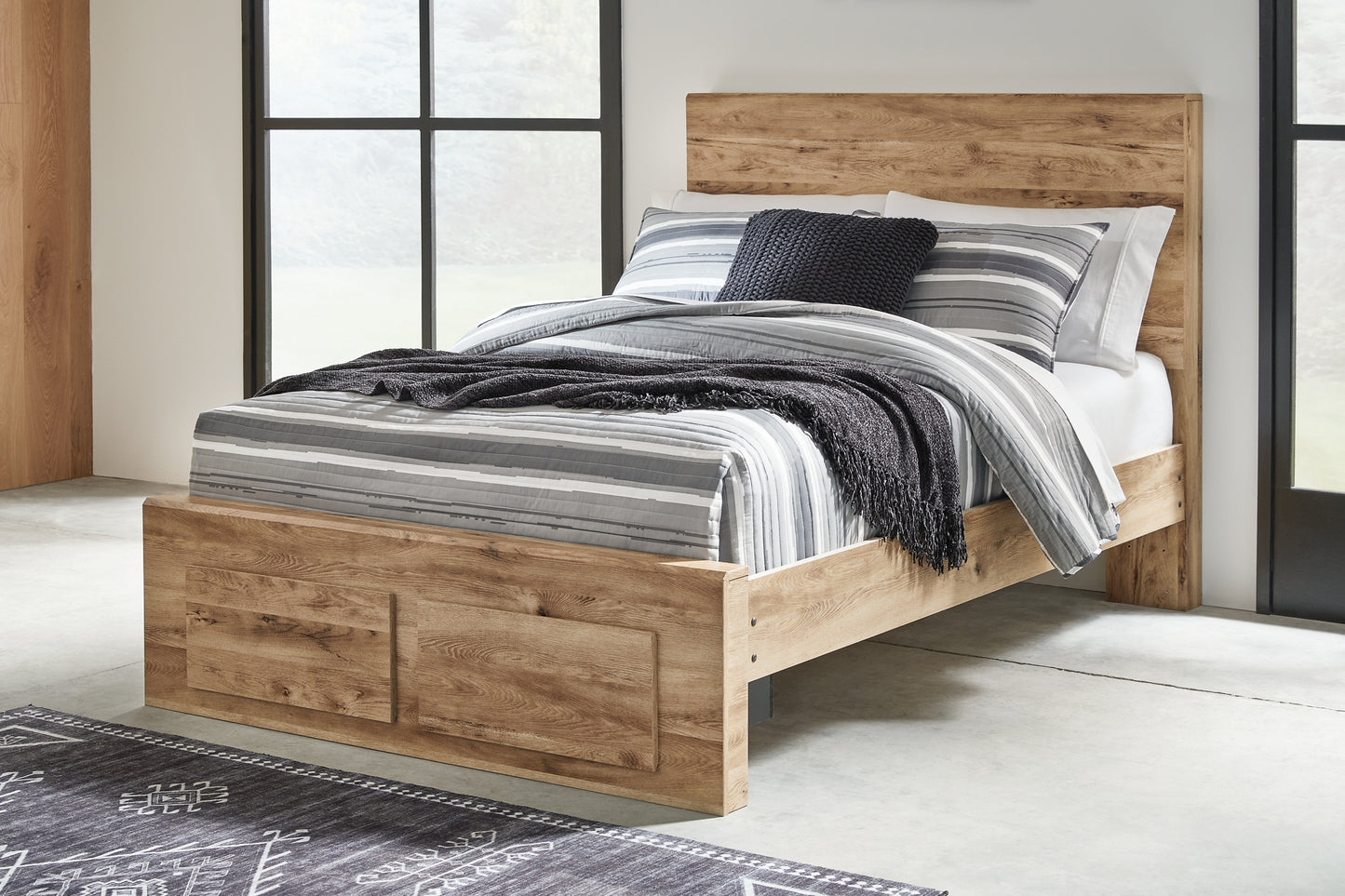Hyanna Panel Storage Bed With Mirrored Dresser, Chest And 2 Nightstands
